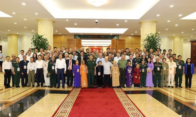Tổng Bí thư gặp mặt các đại biểu người có công tiêu biểu toàn quốc
