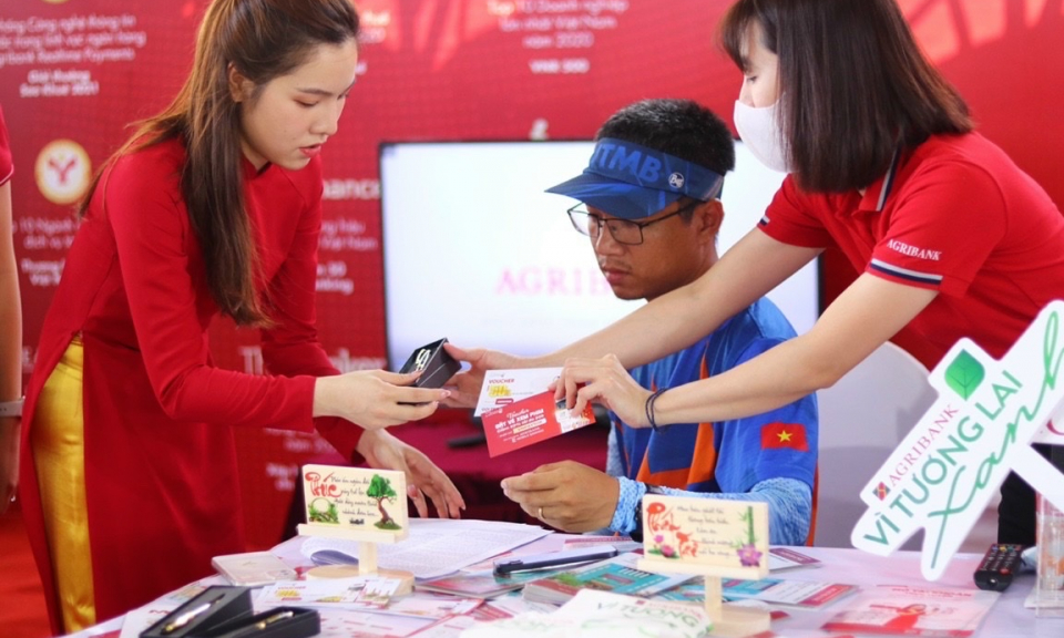 Agribank đồng hành cùng giải chạy VnExpress Marathon Amazing Hạ Long