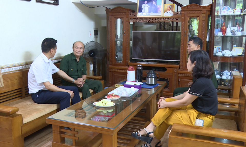 Tri ân người có công với cách mạng