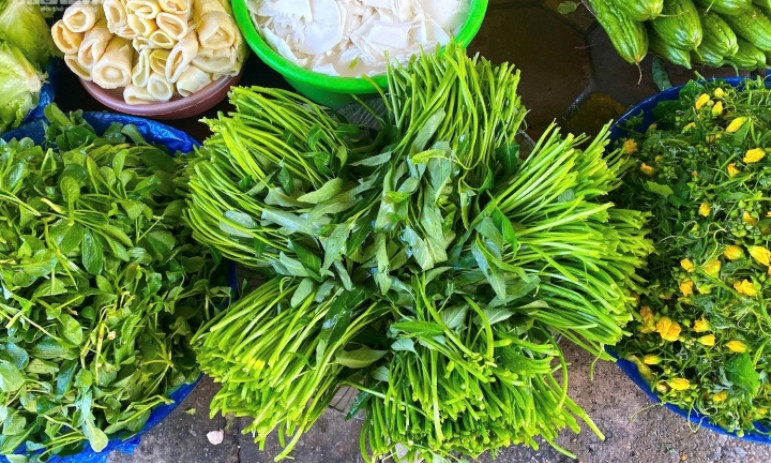 Không giảm theo giá xăng, nhiều loại thực phẩm, rau xanh còn đắt đỏ hơn