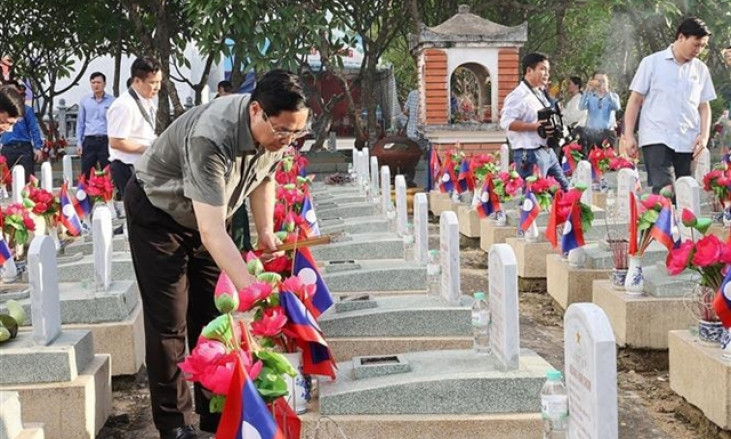 Prime Minister commemorates late President, martyrs in Nghệ An