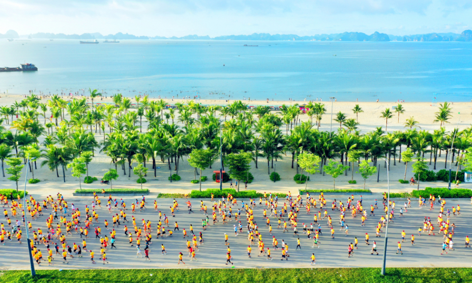 VnExpress Marathon Amazing Ha Long 2022 attracts 11,000 runners