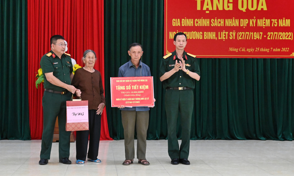 Đoàn công tác của Bộ Tư lệnh Quân khu 3: Dâng hương tưởng niệm các anh hùng, liệt sỹ Pò Hèn