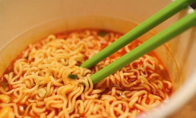 Cách ăn mì tôm không hại sức khỏe