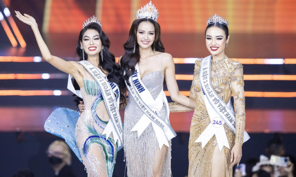 Hoa hậu cũ chưa qua, hoa hậu mới đã tới
