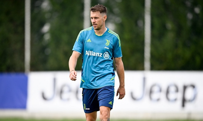 Juventus tống khứ Ramsey
