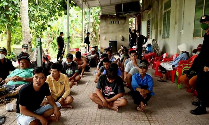 Phá trường gà, thu giữ gần 250 triệu đồng