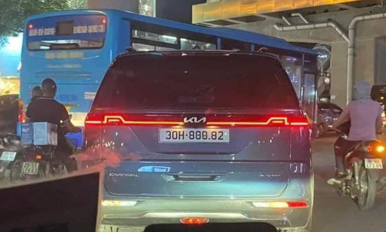 Loạt ô tô cố tình che biển số để né phạt nguội