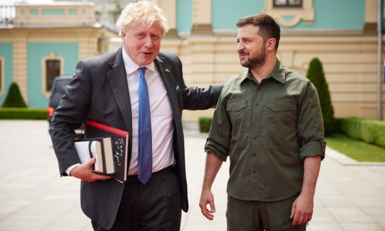 Trên 2.500 người ký đơn ủng hộ trao quyền công dân Ukraine cho ông Boris Johnson