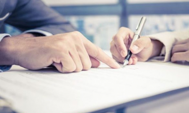 Tổng Giám đốc công ty cổ phần có phải ký hợp đồng lao động?