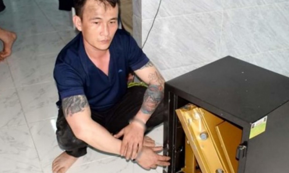 Bắt tên trộm két sắt