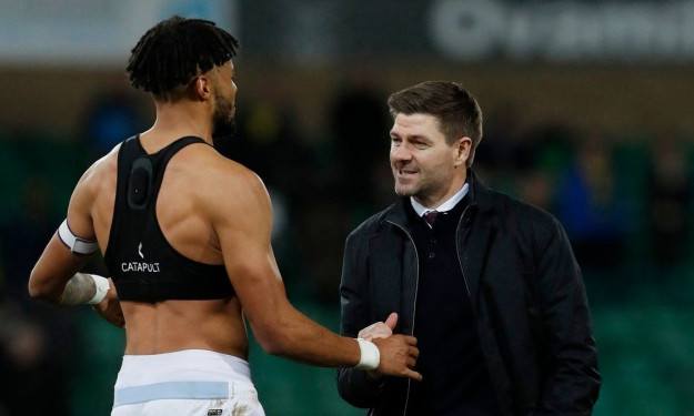 Gerrard tước băng đội trưởng Aston Villa