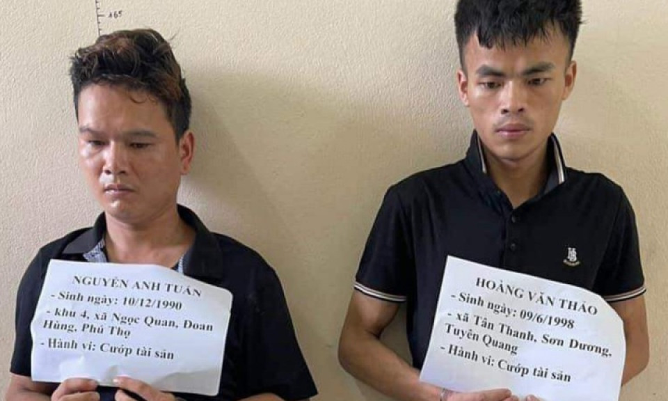 Bắt 2 kẻ chặn đường, cướp tài sản trong đêm ở Phú Thọ