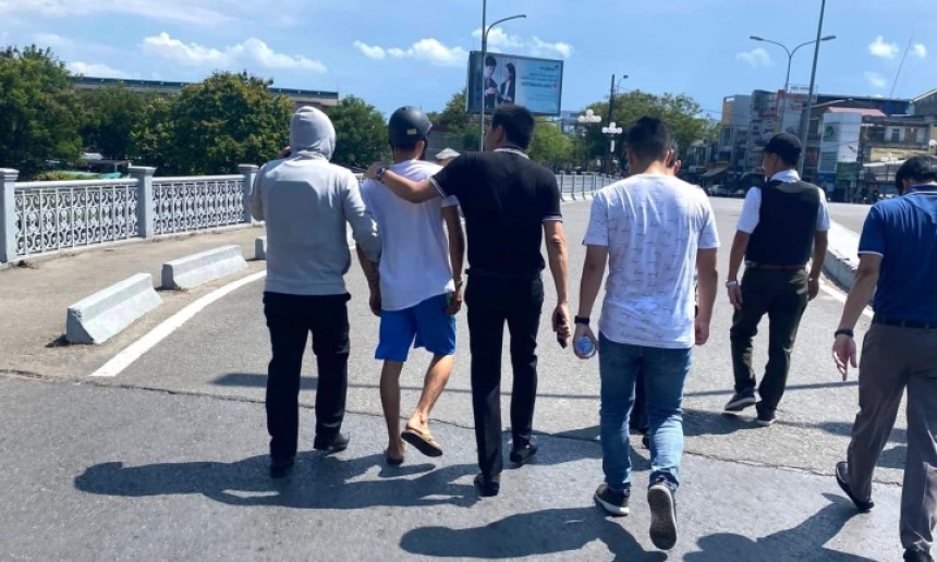 Thừa Thiên - Huế: Bắt nghi phạm dùng súng cướp tiệm vàng tại chợ Đông Ba