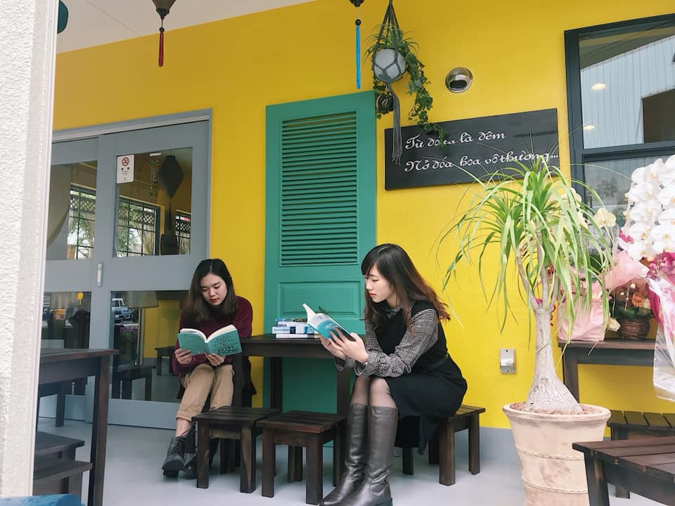 Kiều Trang là cô gái ham mê đọc sách.