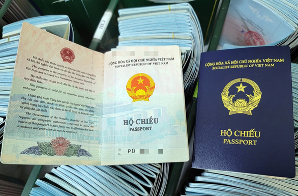 Đại sứ quán Tây Ban Nha tạm dừng cấp visa với hộ chiếu mẫu mới của Việt Nam - Ảnh 1.