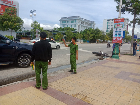 Ninh Thuận họp báo vụ tai nạn khiến nữ sinh tử vong có liên quan quân nhân lái ôtô - Ảnh 3.