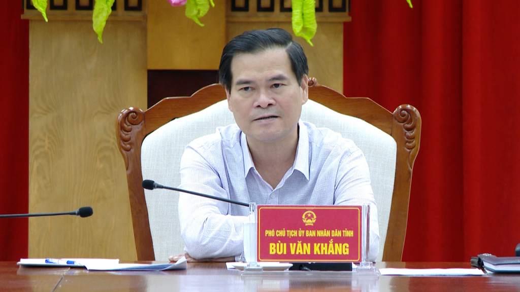 Đồng chí Bùi Văn Khắng, Phó Chủ tịch UBND tỉnh, Trưởng Ban chỉ đạo Thi hành án dân sự Tỉnh phát biểu tại cuộc họp
