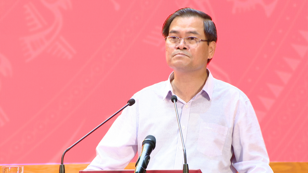 Đồng chí Bùi Văn Khắng, Ủy viên BTV Tỉnh ủy, Phó Chủ tịch UBND tỉnh Nghị quyết 12-NQ/TW ngày 16/3/2022 của Bộ Chính trị.