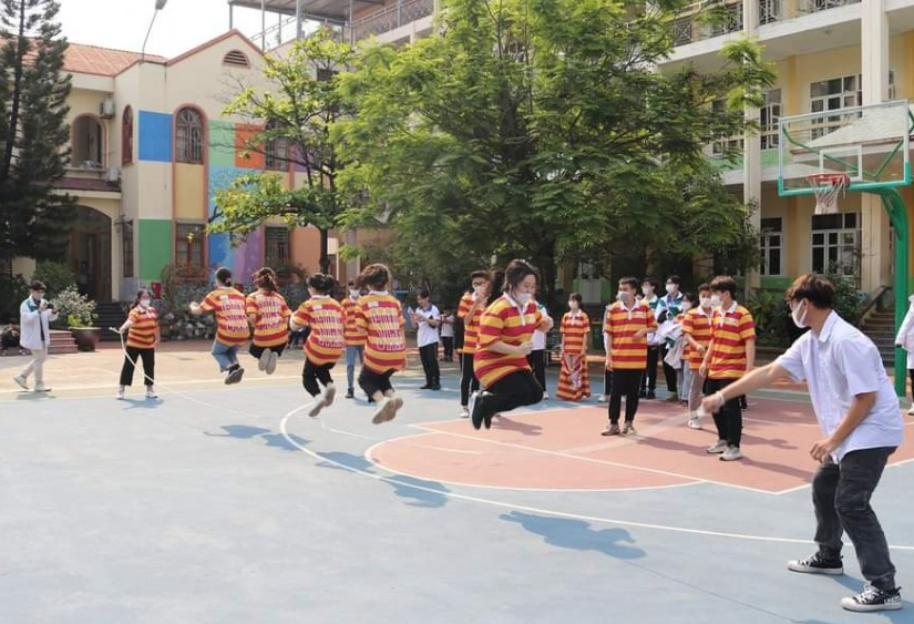 Trường Tiểu học- THCS- THPT Văn Lang, TP Hạ Long tổ chức cuộ thi nhảy dây cho học sinh toàn trường trong tháng 4- 2022