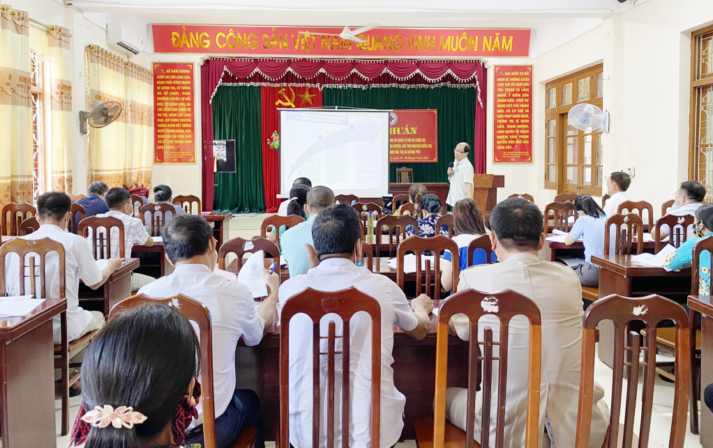 Hội Chữ thập đỏ TX Quảng Yên tổ chức hội nghị tập huấn nâng cao nhận thức cộng đồng và quản lý rủi ro thiên tai dựa vào cộng đồng cho cán bộ chính quyền, hội viên, tình nguyện viên chữ thập đỏ tại phường Phong Hải.