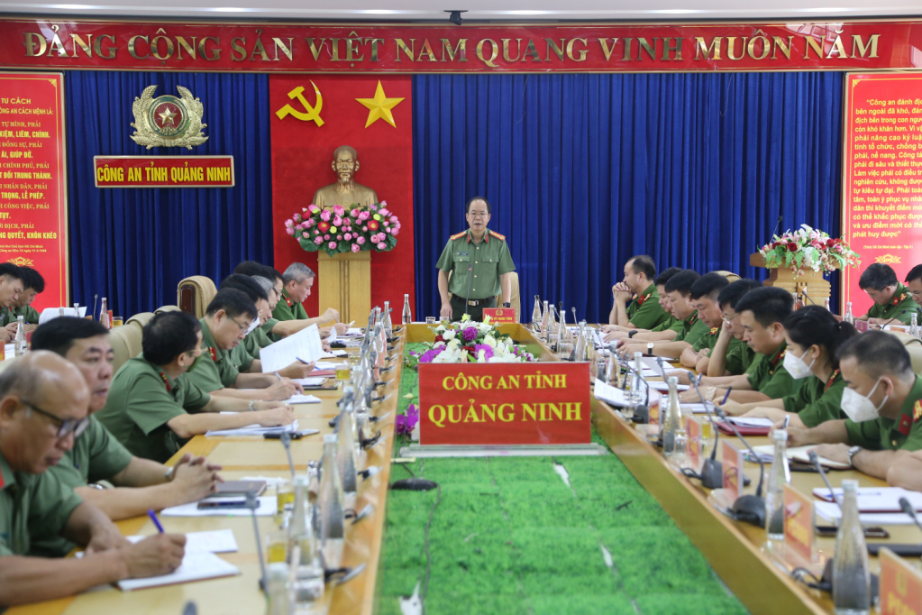 Đại tá Vũ Thanh Tùng, Phó Bí thư Đảng ủy, Phó Giám đốc phụ trách Công an tỉnh phát biểu chỉ đạo tại buổi giao ban Công an tỉnh tháng 7/2022.