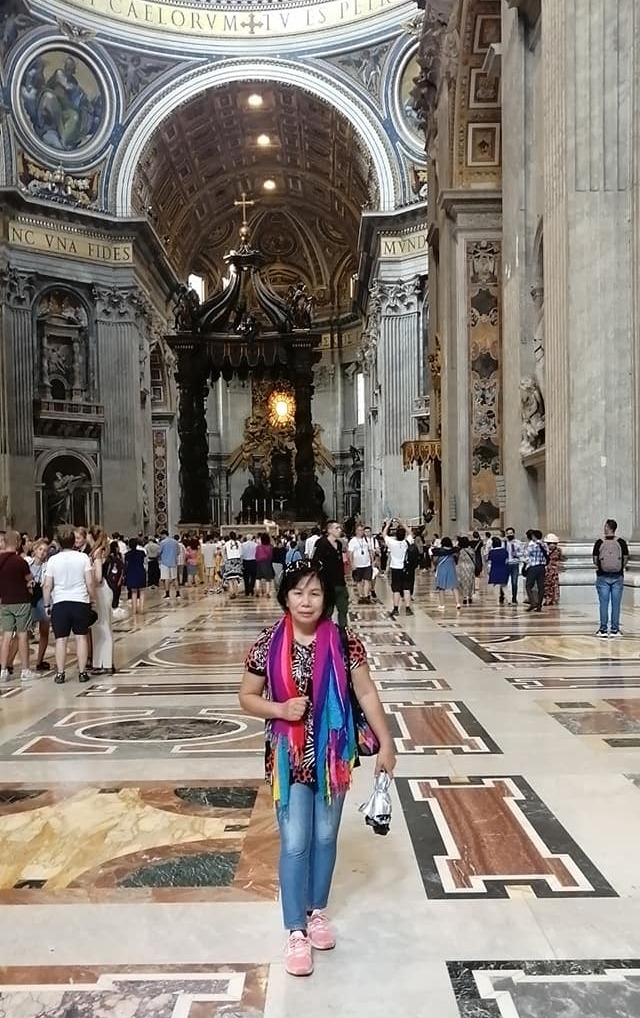 Tác giả trong thánh đường Vatican.