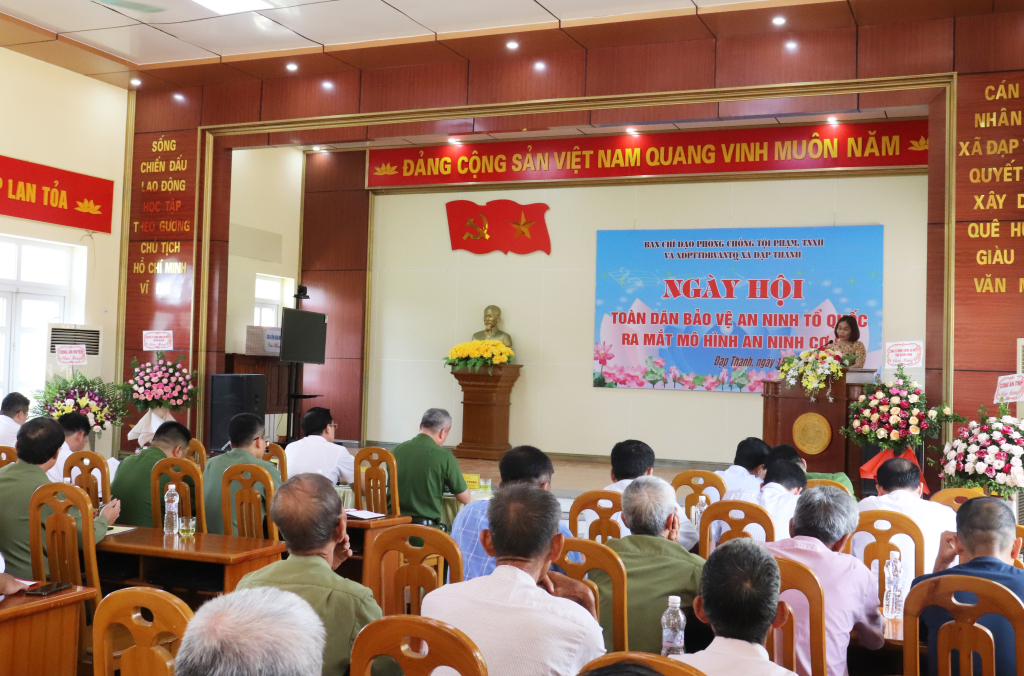 Đại biểu tham luận đóng góp vào 