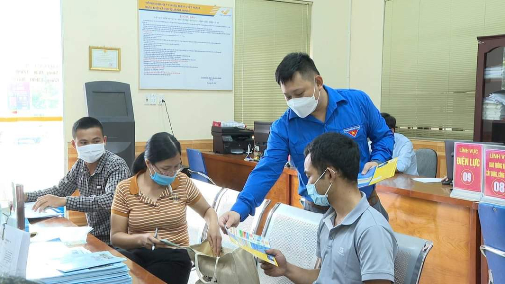 ĐVTN trên địa bàn huyện Tiên Yên hỗ trợ người dân thực hiện dịch vụ công trực tuyến mức độ 3,4.