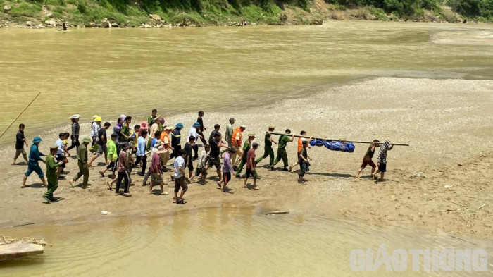 Đã tìm thấy toàn bộ thi thể 5 người bị lật thuyền ở Lào Cai 1