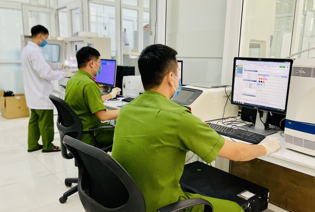 Giải trình tự gen - thao tác cuối trong quy trình giám định ADN.