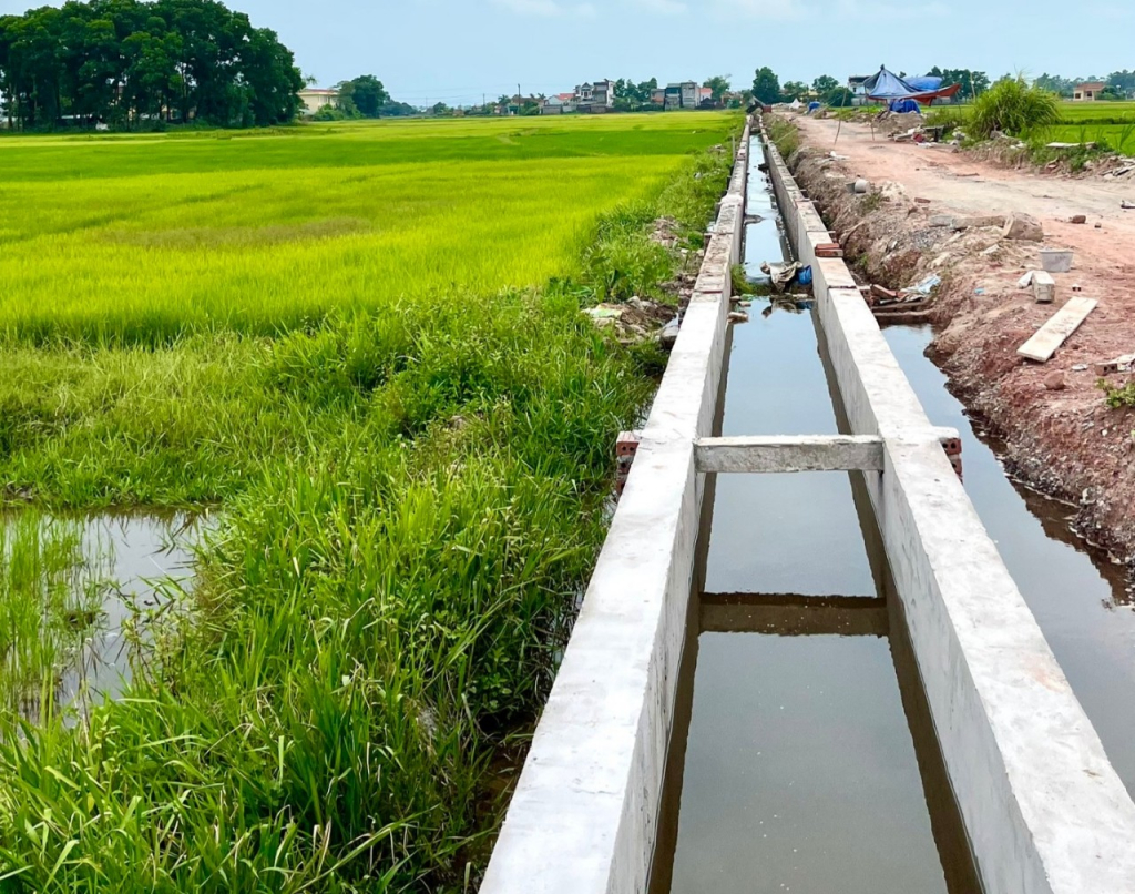 Tuyến mương dài 1,1 km tại thôn 5, xã Hải Đông cũng đã được đơn vị thi công hoàn trả, đảm bảo sản xuất nông nghiệp của người dân.