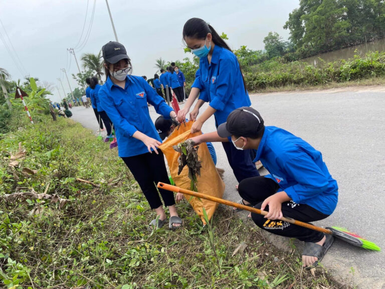 ĐVTN trên địa bàn TX Quảng Yên tích cực các hoạt động vệ sinh môi trường, triển khai hiệu quả phong trào