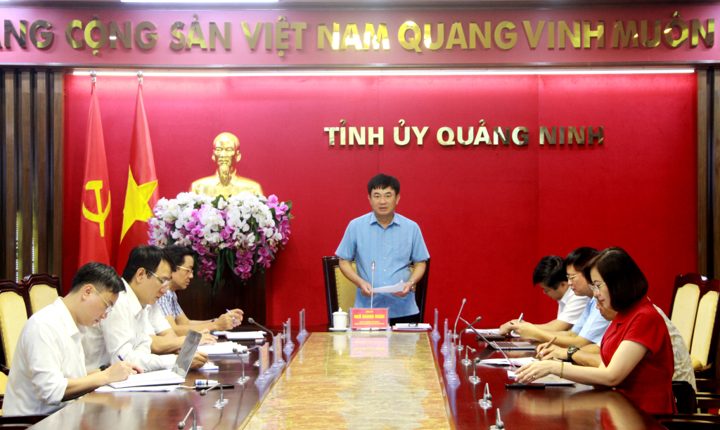 Đồng chí Ngô Hoàng Ngân, Phó Bí thư Thường trực Tỉnh ủy, Trưởng đoàn ĐBQH tỉnh, kết luận cuộc họp.