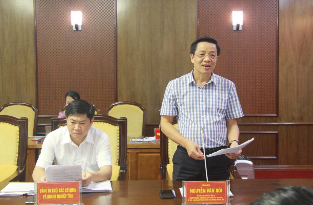 Đồng chí Nguyễn Văn Hồi, Trưởng Ban Dân vận Tỉnh ủy, Chủ tịch Ủy ban MTTQ tỉnh, phát biểu tại cuộc họp.