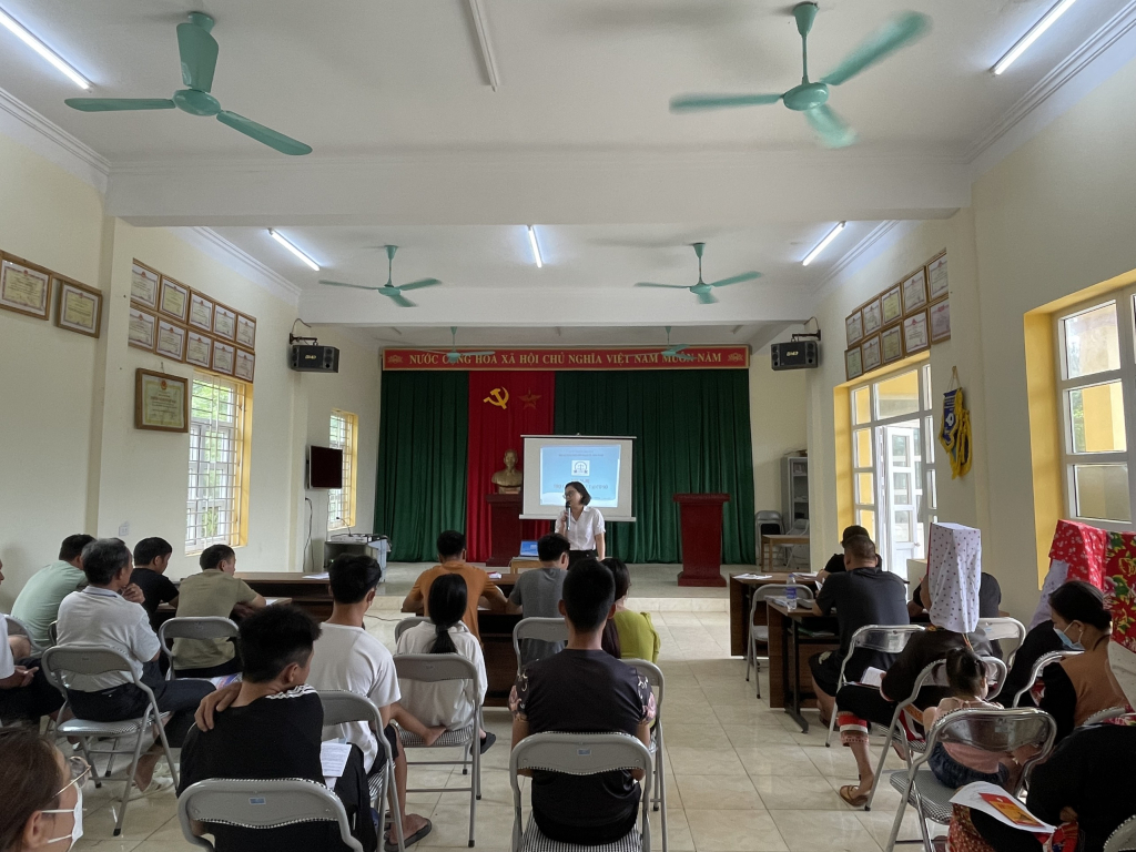 Trung tâm TGPL nhà nước tỉnh phối hợp cùng huyện Bình Liêu tổ chức hội nghị TGPL tới người dân, tháng 5/2022.