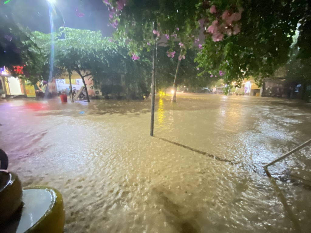 Khu vực Cái Răm (Phường Bãi Cháy) bị ngập.