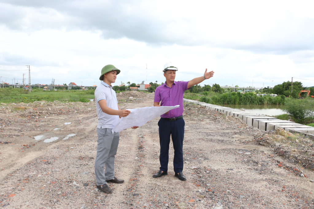 Dự án Khu dân cư Vĩnh Hòa (khu C), phường Mạo Khê, TX Đông Triều đang bị chậm tiến độ do thiếu nguồn đất vật liệu phục vụ san lấp mặt bằng.