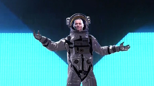 VMAs 2022: Johnny Depp hóa thân thành phi hành gia, xuất hiện bất ngờ trên sân khấu - Ảnh 1.