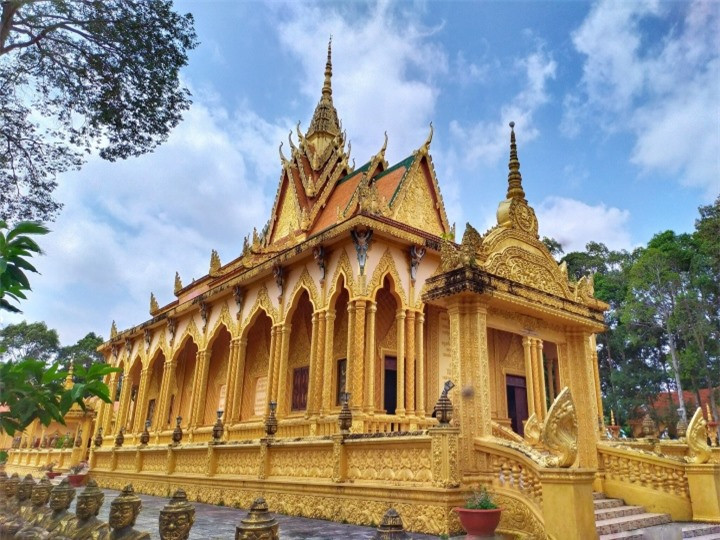 Ngôi chùa ‘dát vàng’ có lịch sử hơn 600 năm ở Trà Vinh nguy nga như cung điện - 2