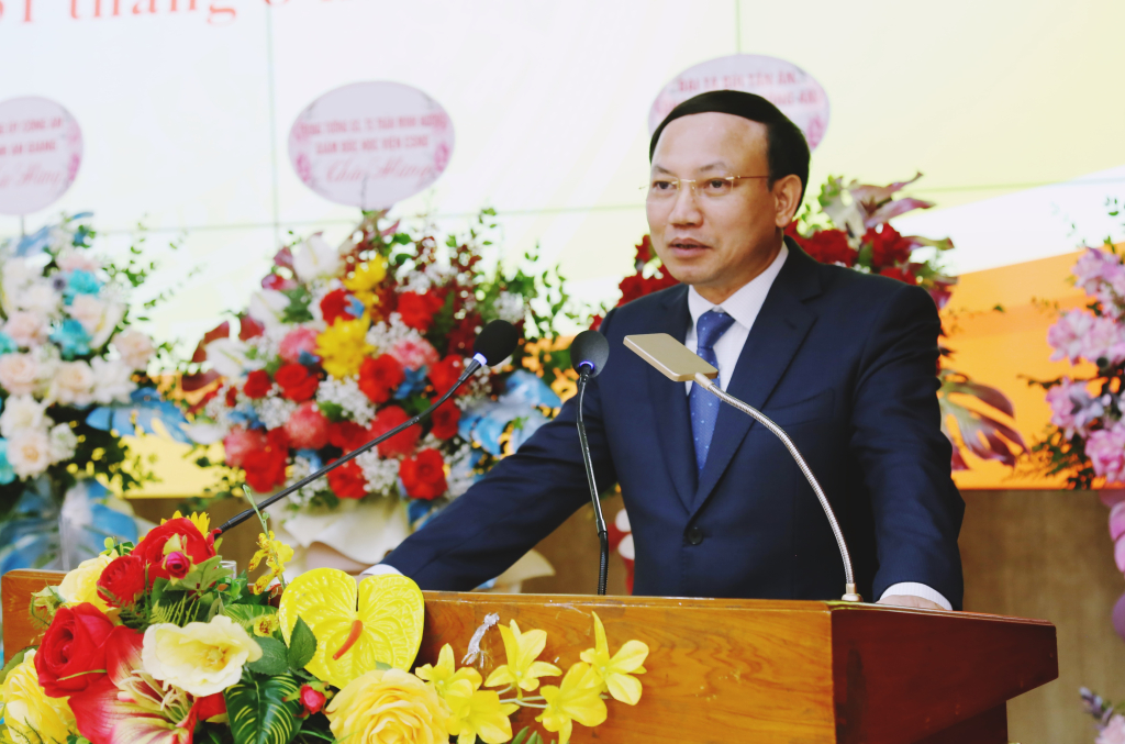 Đồng bí Nguyễn Xuân Ký, Bí thư Tỉnh ủy phát biểu tại buổi lễ.