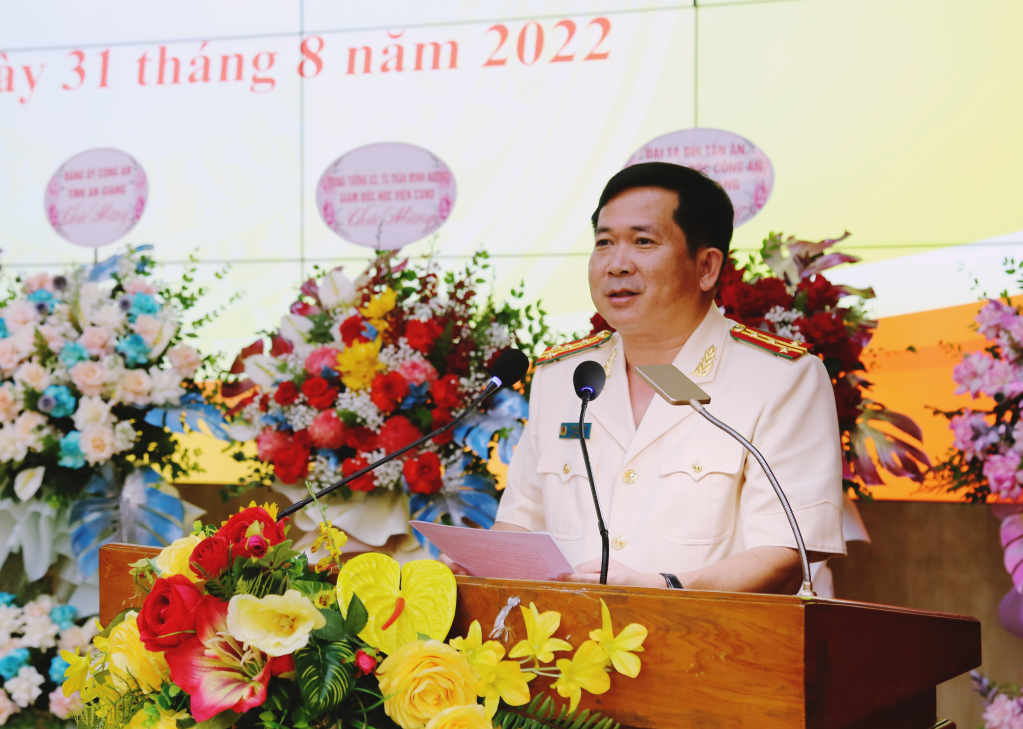  Đại tá Đinh Văn Nơi, Giám đốc Công an tỉnh phát biểu nhận nhiệm vụ mới.