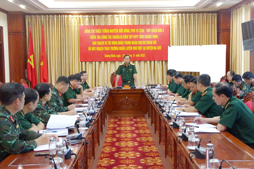 Thiếu tướng Nguyễn Đức Dũng, Phó Tư lệnh, Tham mưu trưởng Quân khu 3, kết luận buổi kiểm tra.