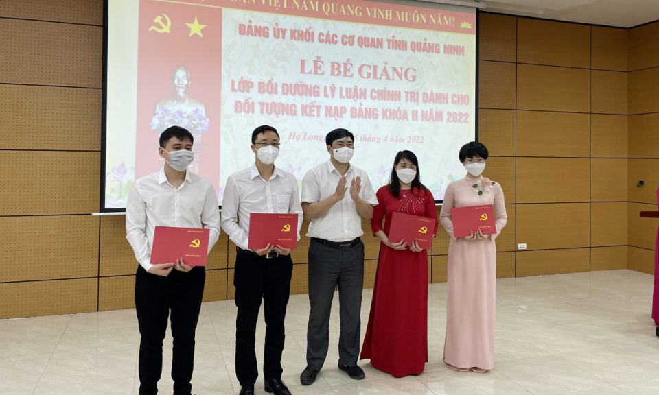 Quan tâm phát triển đảng viên mới