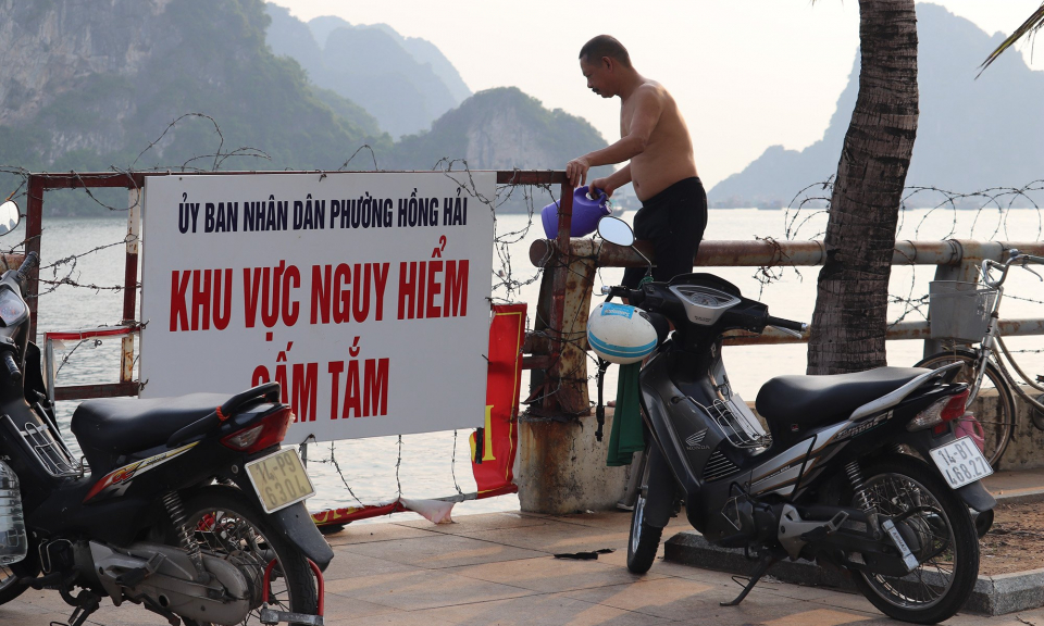 TP Hạ Long: Siết chặt quản lý bãi tắm tự phát