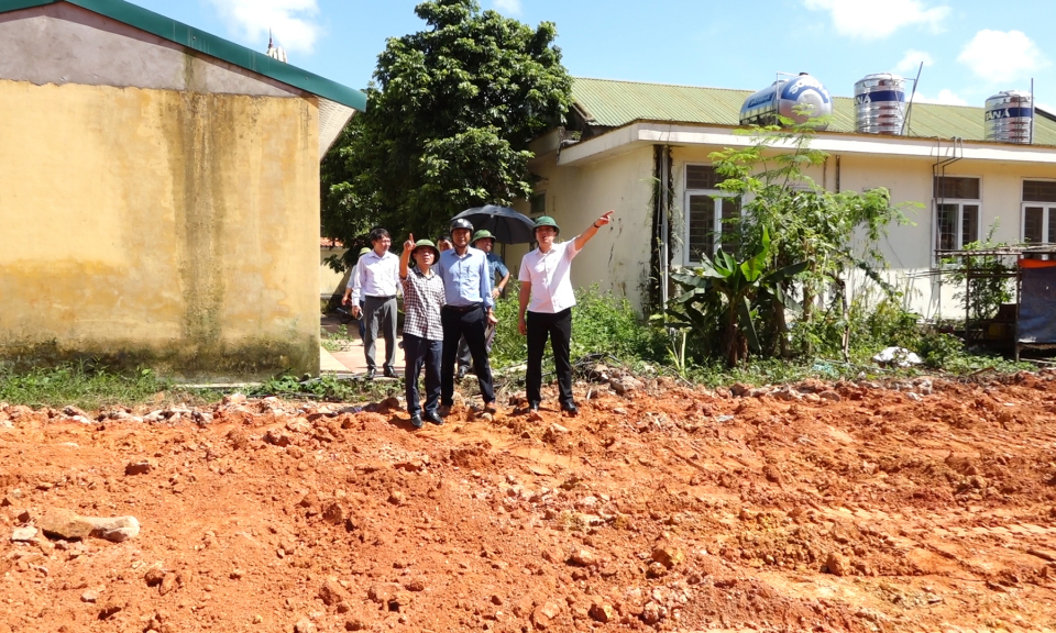 Trưởng Ban Dân vận Tỉnh ủy, Chủ tịch UB MTTQ tỉnh dự sinh hoạt chi bộ khu phố 3, thị trấn Ba Chẽ, huyện Ba Chẽ
