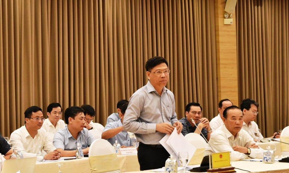 Xăng dầu ‘hạ nhiệt,’ khi nào giá mặt hàng dịch vụ, vận tải giảm?