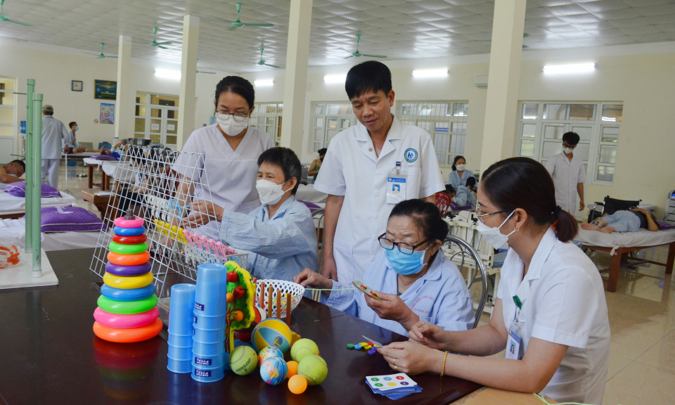 "Xây dựng và phát triển thương hiệu Bệnh viện Lão khoa - Phục hồi chức năng Quảng Ninh"