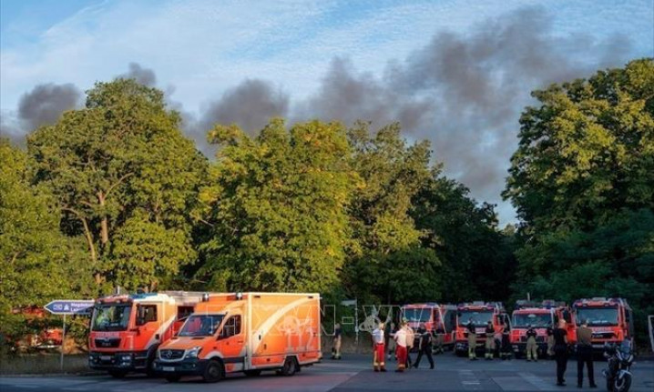 Cháy lớn trong rừng ở Berlin sau vụ nổ tại địa điểm cất giữ đạn dược