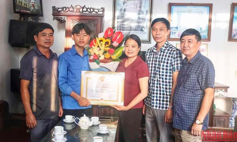 Biểu dương thiếu niên dũng cảm cứu người